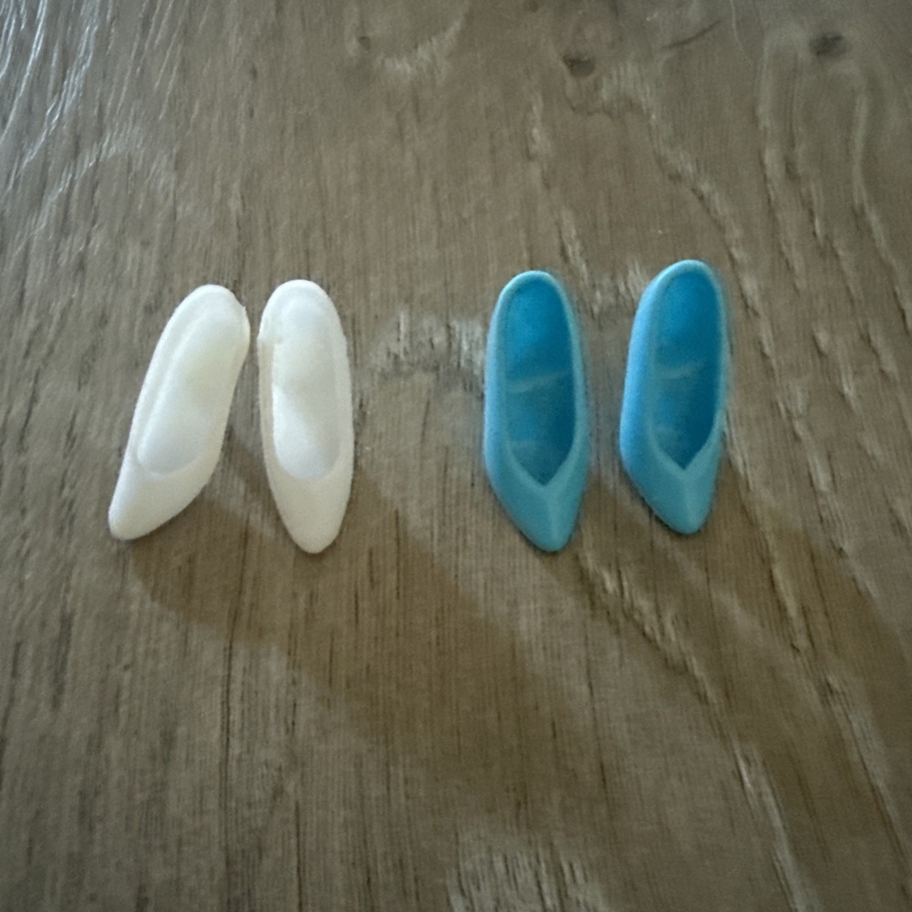 Barbie Vintage Mod Blue Shoe & White Shoe Lot Heel Closed Toe 2 Pairs